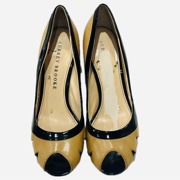 👠🖤 AUDREY BROOKE Tan Black Patent Leather Peep Toe Platform Heels Sz 8.5M 2000s - Picture 4 of 5